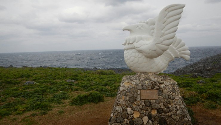 辺戸岬。天気のいい日には与論島（鹿児島県）が見えます！