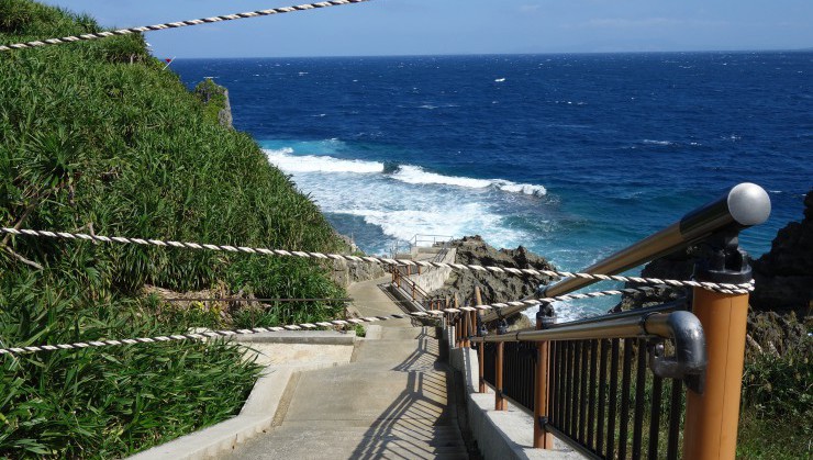 天気が良くても北風が吹くと海は荒れてしまいます。。。