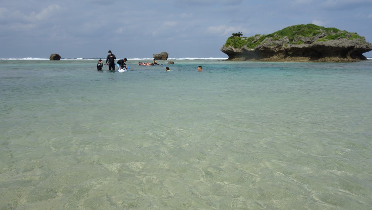 海は綺麗ですが外洋は荒れております！