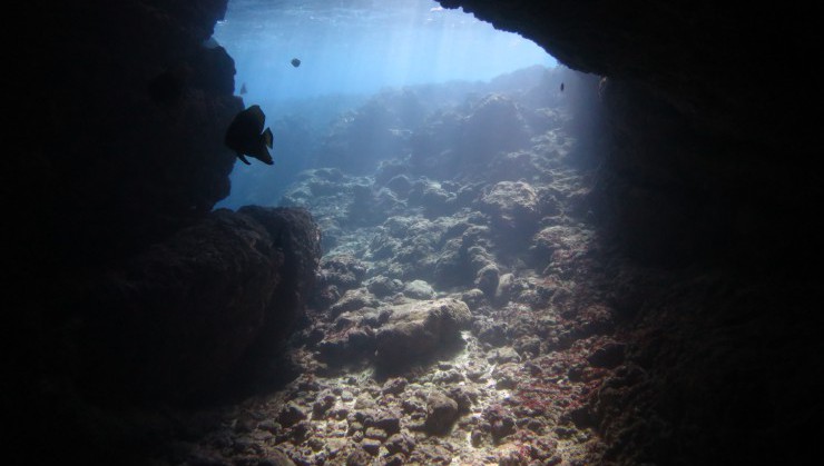 透き通る海（青の洞窟）
