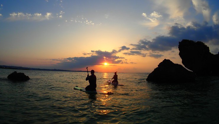 （沈みゆく夕日を目指して）